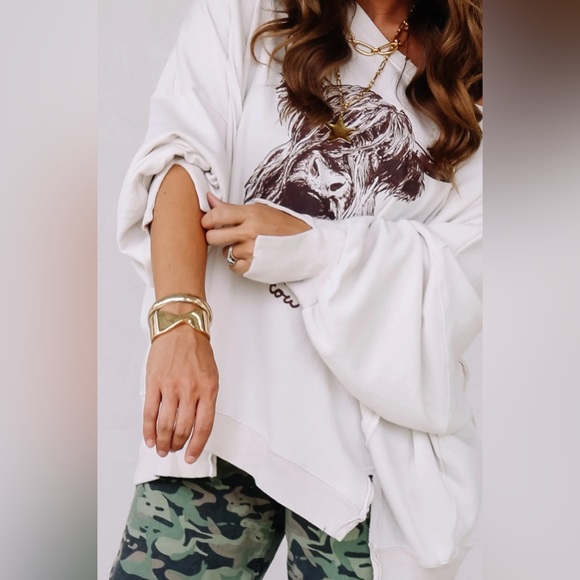 Free People Highland Cow Graphic Camden Sweatshirt ~ Size Large ~ NWT - Picture 4 of 13